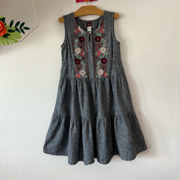 Tea Collection Other - EUC Tea Collection sz 7 girls tiered chambray embroidery dress full skirt MINT